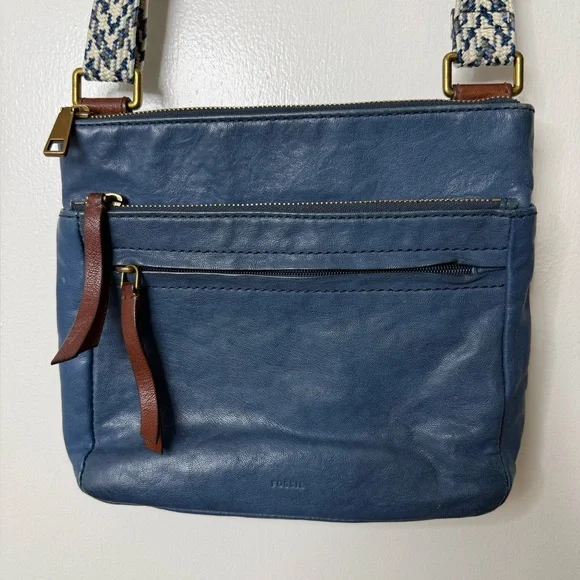 Fossil blue genuine leather crossbody bag with adjustable strap. Multi pocket - Picture 3 of 15